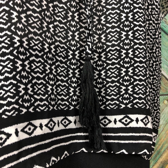 C5 - Forever 21 | Black & White Racerback Tank - L - Picture 3 of 7